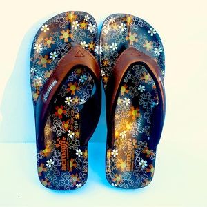 Aerosoles Women's Brown Floral Print Flip-Flop Sandals
